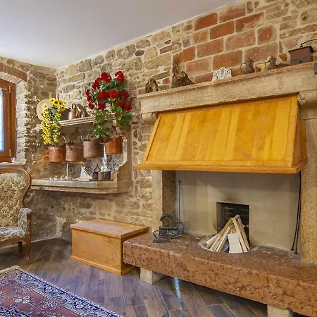 Dimora Laura Romantico Con Stufa A Legno Apartment