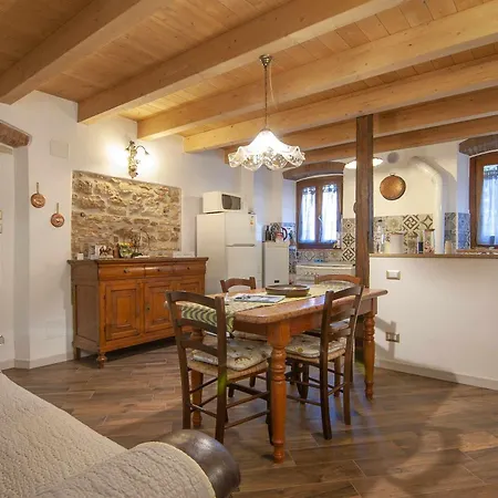 Dimora Laura Romantico Con Stufa A Legno Apartment